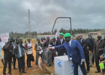 Jacqueville/ Programme eau pour tous : Le ministre Claude Isaac Dé procède à l’inauguration d’un château d’eau à Sassako-Begnini