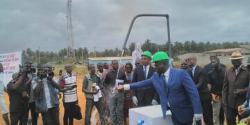 Jacqueville/ Programme eau pour tous : Le ministre Claude Isaac Dé procède à l’inauguration d’un château d’eau à Sassako-Begnini