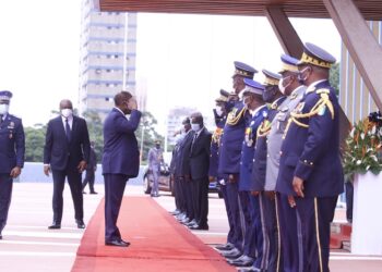 Côte d’Ivoire/An 60 de l’indépendance : prise d’armes au Palais présidentiel en présence de Ouattara