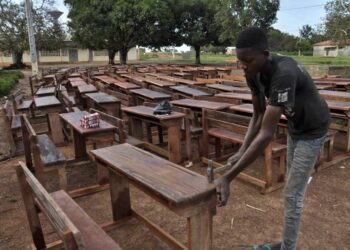 Education : 150 tables-bancs au groupe scolaire de Gbémazo
