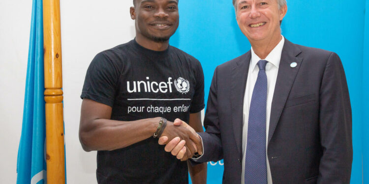 L’UNICEF nomme Jean-Michel Onnin, champion pour les enfants et lance son guide de plaidoyer des jeunes