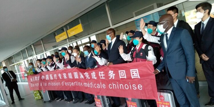 Lutte contre la COVID : mission accomplie pour les 12 experts chinois en Côte d’Ivoire