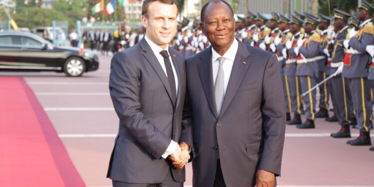 Le président français, Emmanuel Macron félicite le Président Ouattara pour sa réélection.