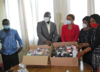 Côte ‘dIvoire/Covid-19 : les créateurs de mode offrent 1000 cache-nez aux journalistes