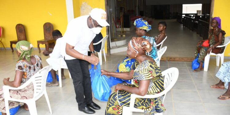 Bingerville/Célébration de la Pâques en plein covid 19: Amadou Gon Coulibaly offre des kits alimentaires aux chrétiens
