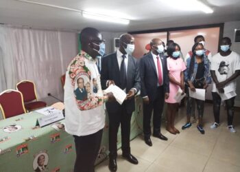 Révision de la liste électorale : Le ministre Adama Diawara offre 4500 timbres à la jeunesse du Rhdp