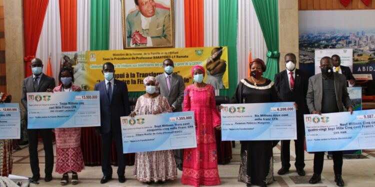 Programme Genre CEDEAO:  La ministre Bakayoko-Ly remet 48 millions FCFA aux bénéficiaires