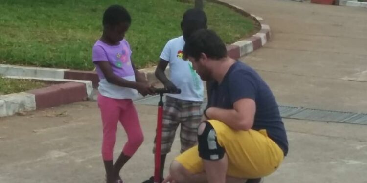 Caravane scientifique: AESCO démystifie les sciences pour le bonheur des enfants