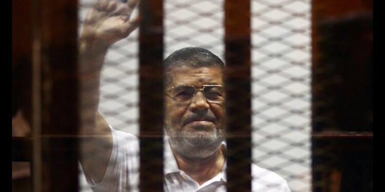 Egypte : l’ancien président Mohamed Morsi décède lors de son procès