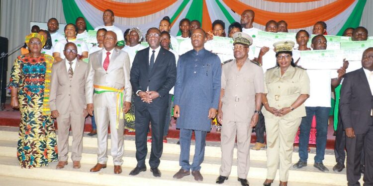 Yamoussoukro/ Remise de chèques « Agir pour les jeunes » les conseils de Souleymane Diarrassouba aux jeunes