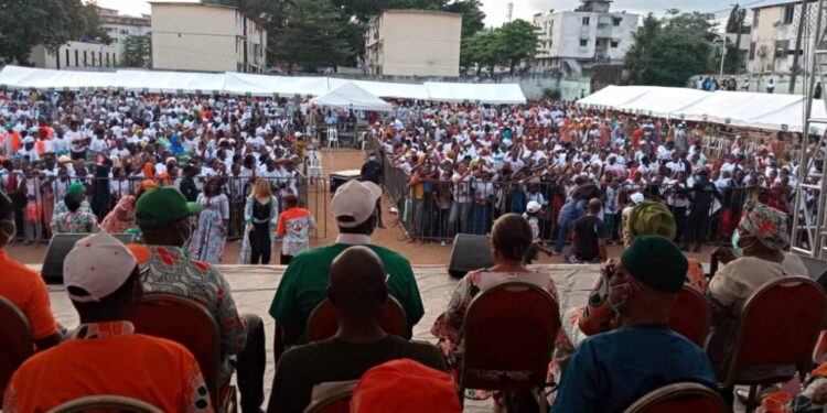 Adjamé/ Pour la victoire du Président Ouattara : Les femmes Rhdp ont envahi le stade Jean de Lafosse des 220 logements