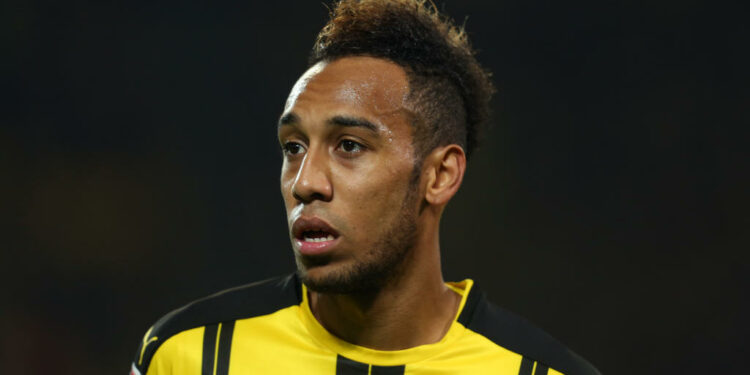 Football: Pierre Aubameyang et la fédération gambienne sanctionnés par la CAF