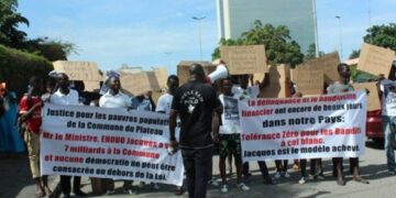 Abidjan: manifestant pour la révocation du maire Ehouo, plusieurs jeunes gazés et arrêtés