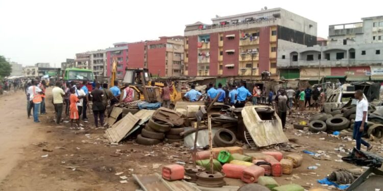 Autoroute Abidjan – Grand-Bassam et Abobo: des maisons et des commerces démolis