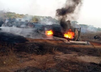 Katiola : un camion-citerne transportant 45.000  L de carburant prend feu, 2 morts