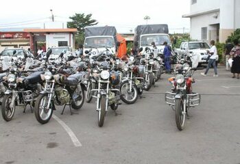 Yopougon : le maire Koné Kafana équipe ses services de véhicules et motos