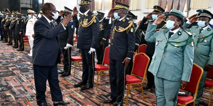 Vœux de nouvel an : le Président Alassane Ouattara salue la contribution de l’armée à la stabilité