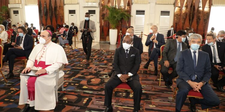 L’Album photos de la cérémonie de présentation des vœux de nouvel an des armées et du corps diplomatique au Chef de l’Etat Alassane Ouattara. . Photos : Saint Cyrille