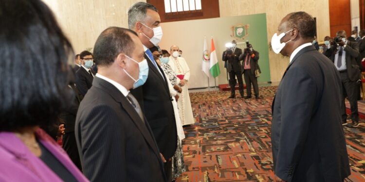 L’Album photos de la cérémonie de présentation des vœux de nouvel an des armées et du corps diplomatique au Chef de l’Etat Alassane Ouattara. . Photos : Saint Cyrille