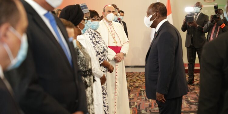L’Album photos de la cérémonie de présentation des vœux de nouvel an des armées et du corps diplomatique au Chef de l’Etat Alassane Ouattara. . Photos : Saint Cyrille