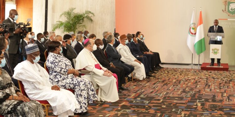 L’Album photos de la cérémonie de présentation des vœux de nouvel an des armées et du corps diplomatique au Chef de l’Etat Alassane Ouattara. . Photos : Saint Cyrille