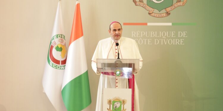 L’Album photos de la cérémonie de présentation des vœux de nouvel an des armées et du corps diplomatique au Chef de l’Etat Alassane Ouattara. . Photos : Saint Cyrille