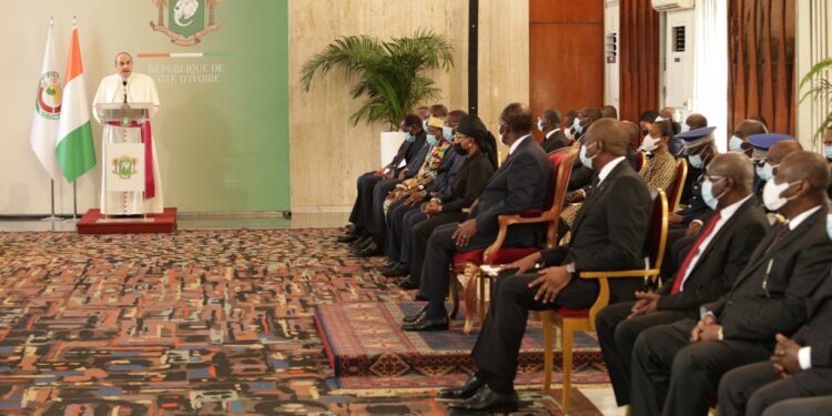 L’Album photos de la cérémonie de présentation des vœux de nouvel an des armées et du corps diplomatique au Chef de l’Etat Alassane Ouattara. . Photos : Saint Cyrille