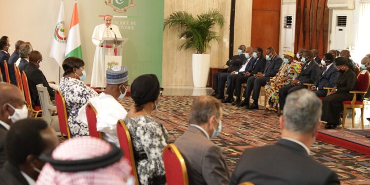 L’Album photos de la cérémonie de présentation des vœux de nouvel an des armées et du corps diplomatique au Chef de l’Etat Alassane Ouattara. . Photos : Saint Cyrille
