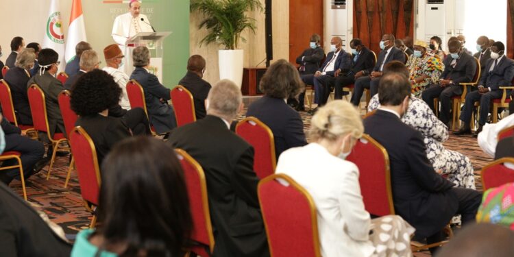 L’Album photos de la cérémonie de présentation des vœux de nouvel an des armées et du corps diplomatique au Chef de l’Etat Alassane Ouattara. . Photos : Saint Cyrille