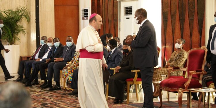L’Album photos de la cérémonie de présentation des vœux de nouvel an des armées et du corps diplomatique au Chef de l’Etat Alassane Ouattara. . Photos : Saint Cyrille