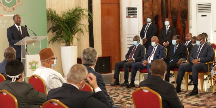L’Album photos de la cérémonie de présentation des vœux de nouvel an des armées et du corps diplomatique au Chef de l’Etat Alassane Ouattara. . Photos : Saint Cyrille
