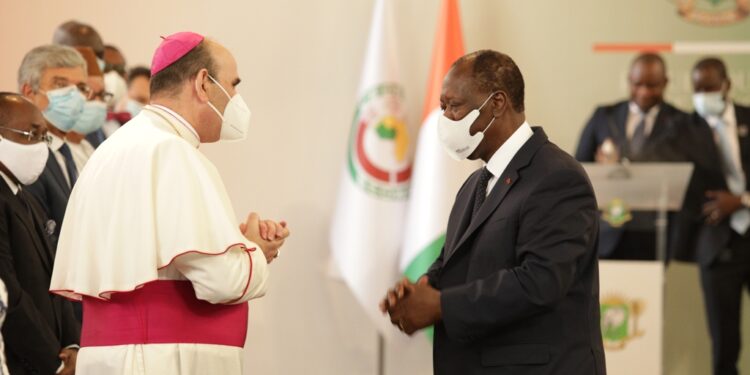 L’Album photos de la cérémonie de présentation des vœux de nouvel an des armées et du corps diplomatique au Chef de l’Etat Alassane Ouattara. . Photos : Saint Cyrille