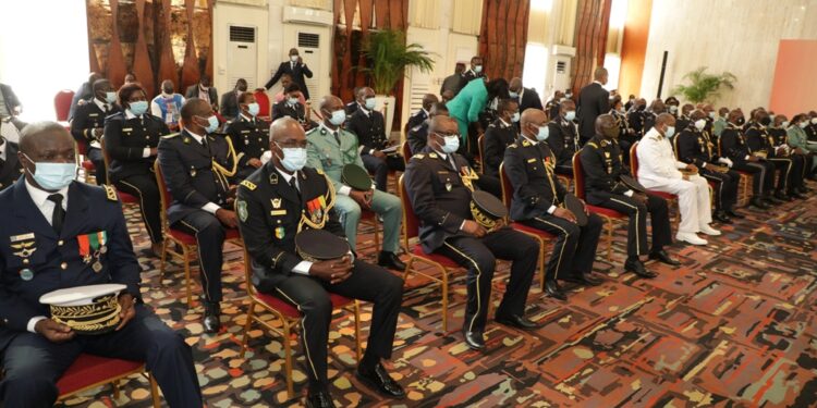 L’Album photos de la cérémonie de présentation des vœux de nouvel an des armées et du corps diplomatique au Chef de l’Etat Alassane Ouattara. . Photos : Saint Cyrille