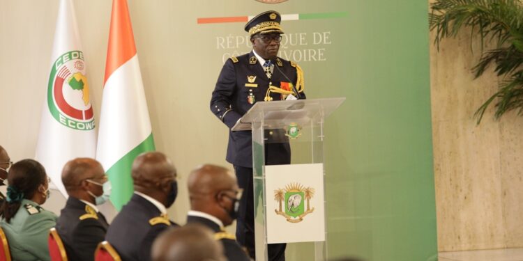 L’Album photos de la cérémonie de présentation des vœux de nouvel an des armées et du corps diplomatique au Chef de l’Etat Alassane Ouattara. . Photos : Saint Cyrille