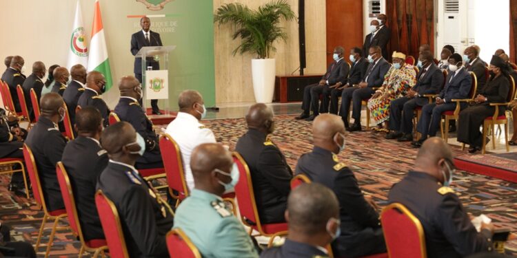L’Album photos de la cérémonie de présentation des vœux de nouvel an des armées et du corps diplomatique au Chef de l’Etat Alassane Ouattara. . Photos : Saint Cyrille