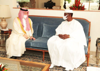 Diplomatie : Le Président Alassane Ouattara échange avec le ministre d’Etat aux Affaires africaines du royaume d’Arabie Saoudite