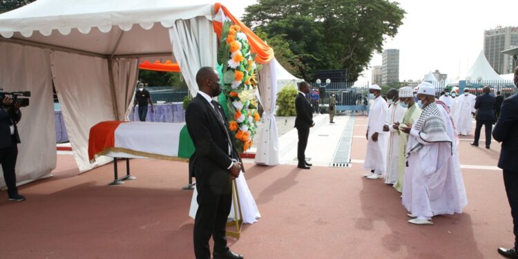L’album photos de l’hommage de la nation au Premier ministre Hamed Bakayoko le mercredi 17 mars sur l’esplanade de la présidence de la République. Photos : Frat-Mat