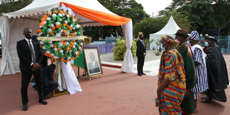L’album photos de l’hommage de la nation au Premier ministre Hamed Bakayoko le mercredi 17 mars sur l’esplanade de la présidence de la République. Photos : Frat-Mat