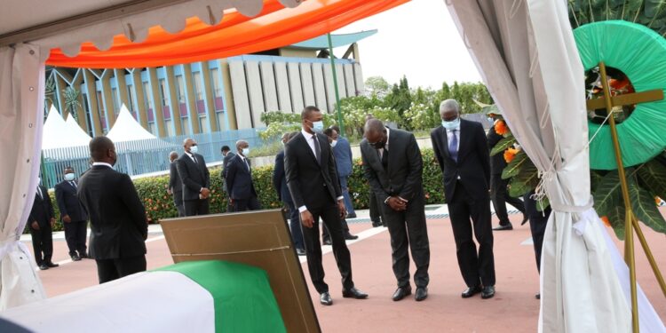 L’album photos de l’hommage de la nation au Premier ministre Hamed Bakayoko le mercredi 17 mars sur l’esplanade de la présidence de la République. Photos : Frat-Mat