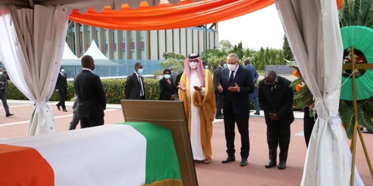 L’album photos de l’hommage de la nation au Premier ministre Hamed Bakayoko le mercredi 17 mars sur l’esplanade de la présidence de la République. Photos : Frat-Mat
