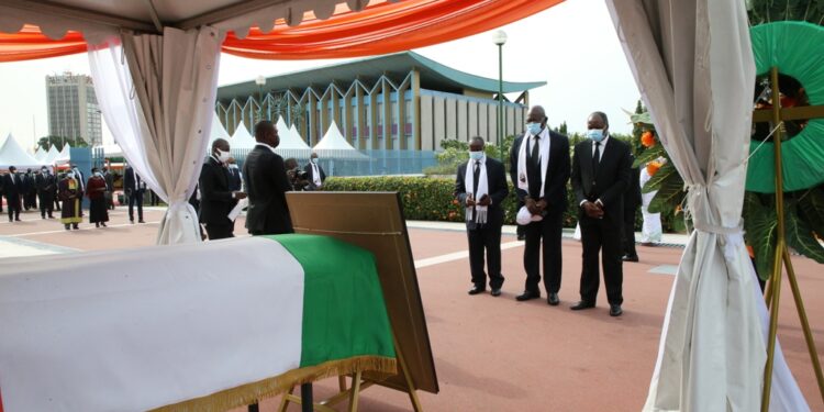 L’album photos de l’hommage de la nation au Premier ministre Hamed Bakayoko le mercredi 17 mars sur l’esplanade de la présidence de la République. Photos : Frat-Mat