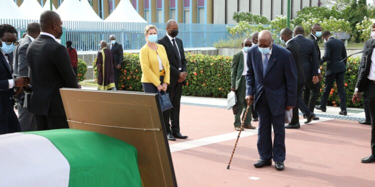 L’album photos de l’hommage de la nation au Premier ministre Hamed Bakayoko le mercredi 17 mars sur l’esplanade de la présidence de la République. Photos : Frat-Mat