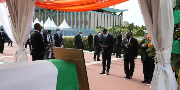 L’album photos de l’hommage de la nation au Premier ministre Hamed Bakayoko le mercredi 17 mars sur l’esplanade de la présidence de la République. Photos : Frat-Mat