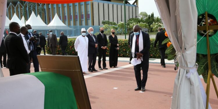L’album photos de l’hommage de la nation au Premier ministre Hamed Bakayoko le mercredi 17 mars sur l’esplanade de la présidence de la République. Photos : Frat-Mat