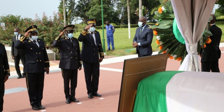 L’album photos de l’hommage de la nation au Premier ministre Hamed Bakayoko le mercredi 17 mars sur l’esplanade de la présidence de la République. Photos : Frat-Mat