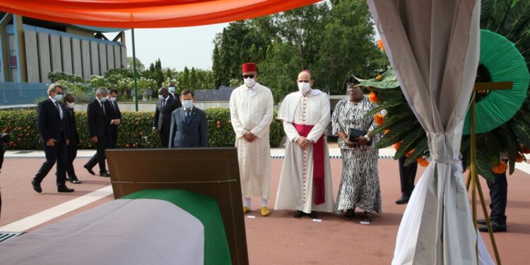 L’album photos de l’hommage de la nation au Premier ministre Hamed Bakayoko le mercredi 17 mars sur l’esplanade de la présidence de la République. Photos : Frat-Mat