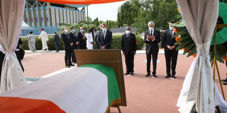 L’album photos de l’hommage de la nation au Premier ministre Hamed Bakayoko le mercredi 17 mars sur l’esplanade de la présidence de la République. Photos : Frat-Mat