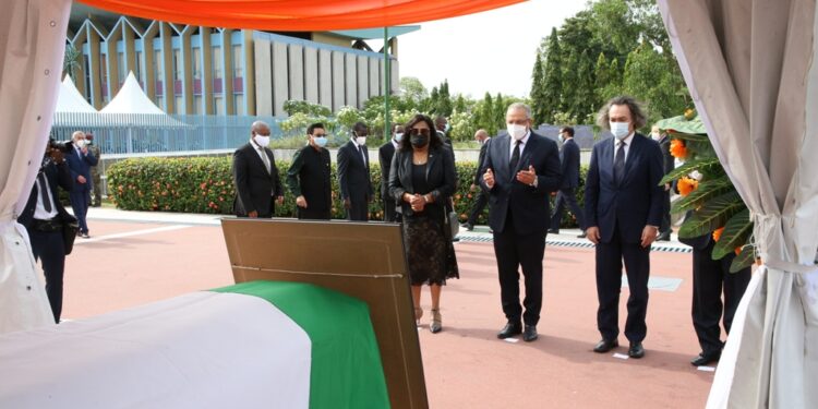 L’album photos de l’hommage de la nation au Premier ministre Hamed Bakayoko le mercredi 17 mars sur l’esplanade de la présidence de la République. Photos : Frat-Mat