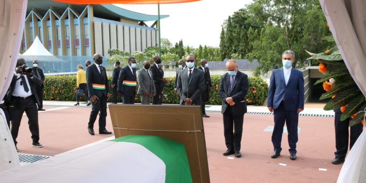 L’album photos de l’hommage de la nation au Premier ministre Hamed Bakayoko le mercredi 17 mars sur l’esplanade de la présidence de la République. Photos : Frat-Mat