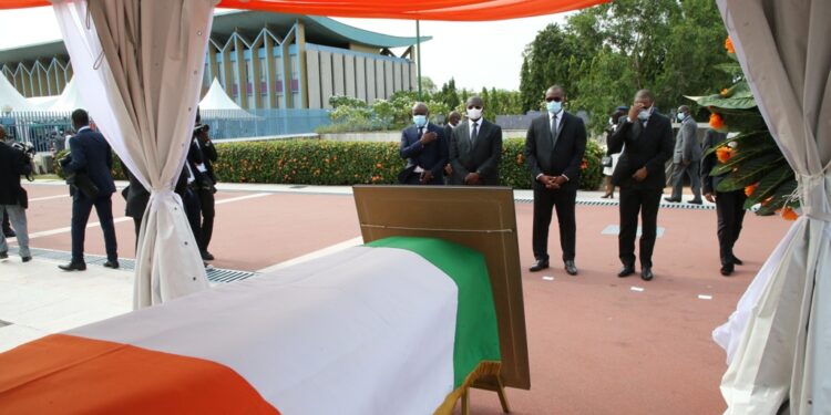 L’album photos de l’hommage de la nation au Premier ministre Hamed Bakayoko le mercredi 17 mars sur l’esplanade de la présidence de la République. Photos : Frat-Mat